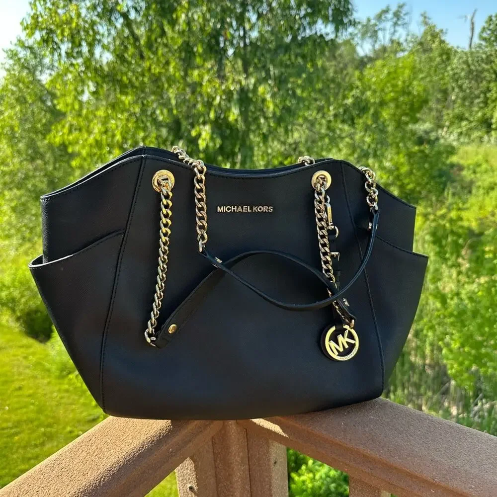 Michael Kors Jet Set Black Shoulder Bag EUC